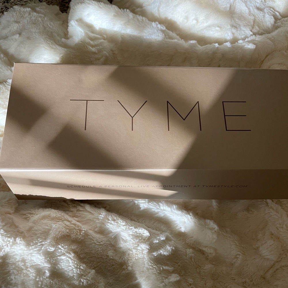 Tyme Flat iron! Almost brand new!!!!! Used only once!!!